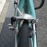 bianchi via nirone7 ロードバイクのブレーキを交換(sora→105)