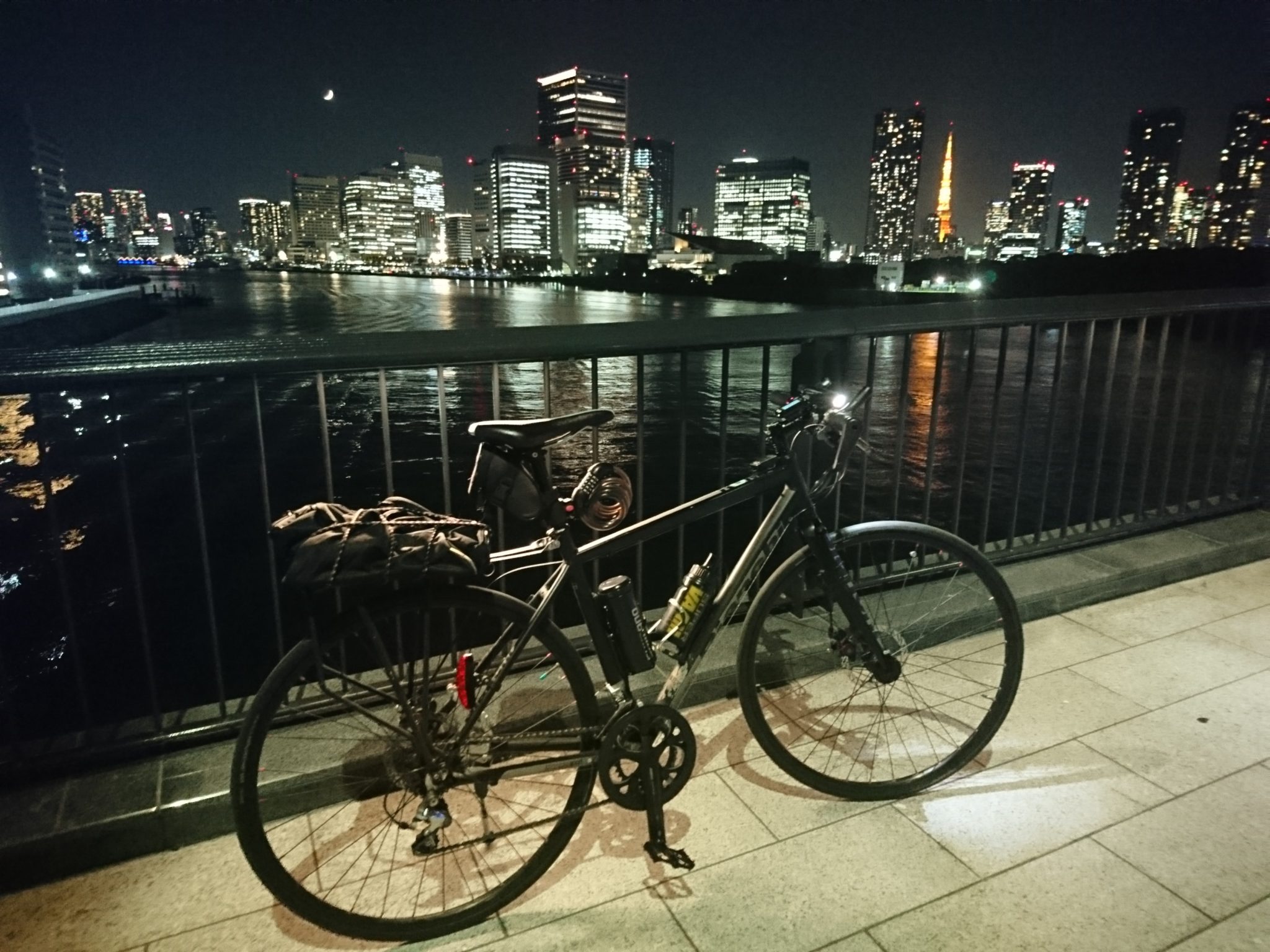 三日月と東京タワー