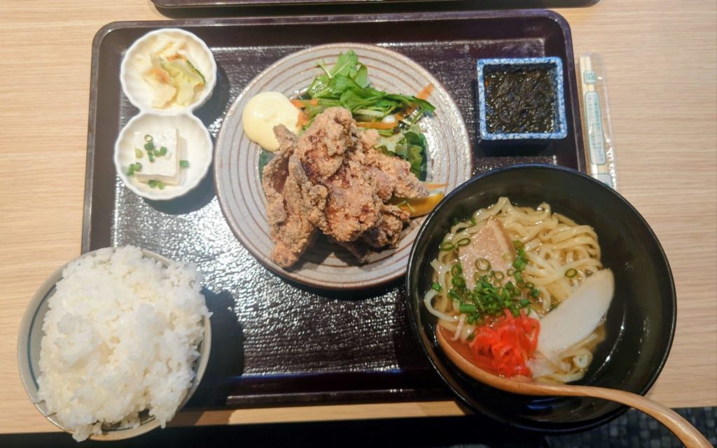 沖縄そばランチ　学芸大学