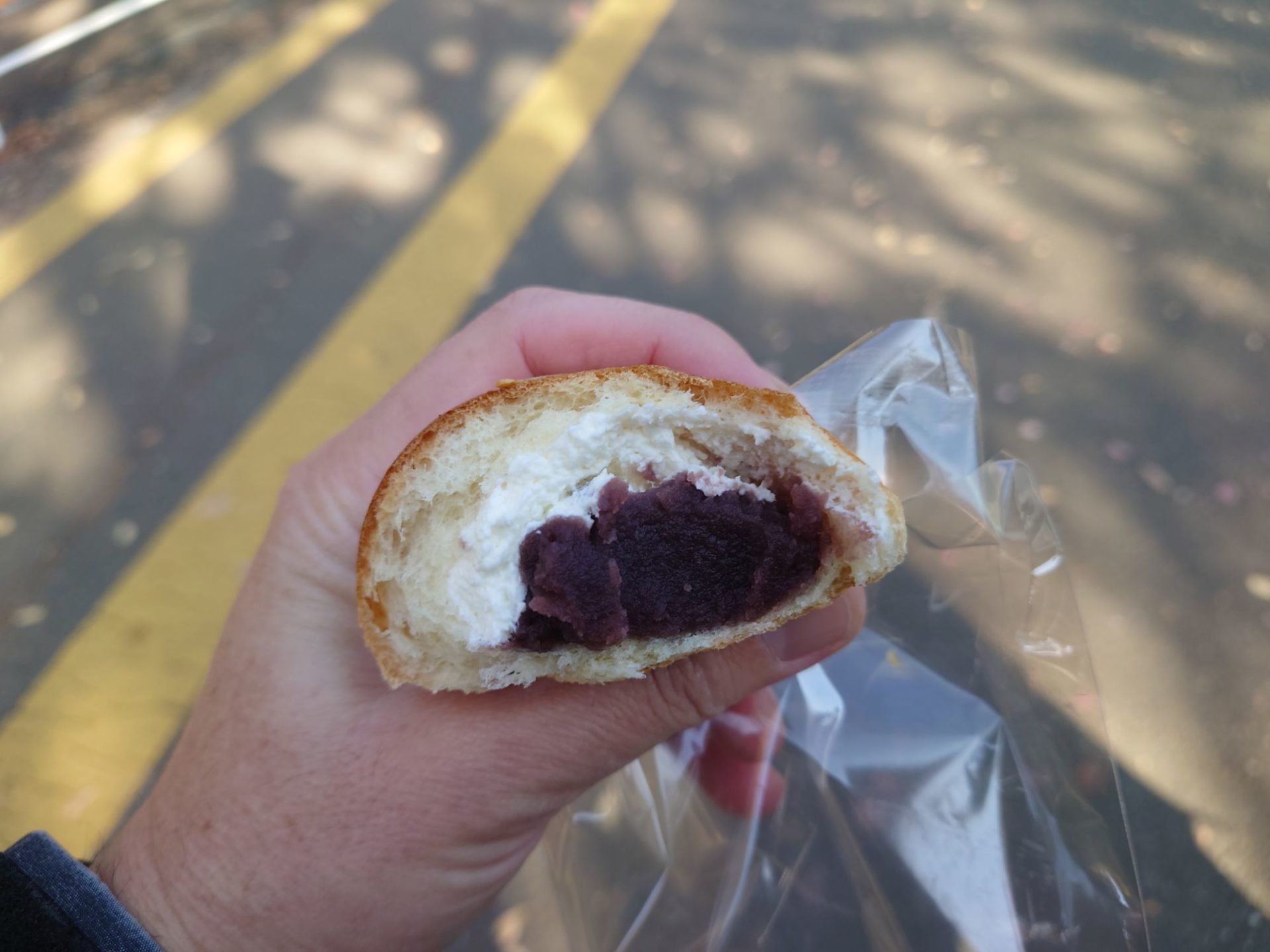 大人気 駒沢パオン昭月の生クリームあんぱん